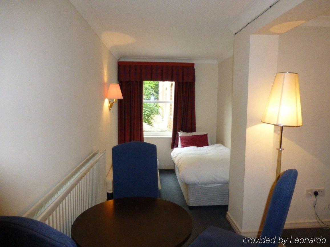 Waterloo Hotel Crowthorne Esterno foto